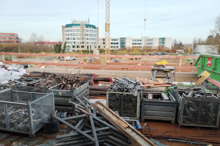 Bechtle AG - Bürogebäude mit Parkhaus und Lager in Sankt Augustin - Baustelle Dach.