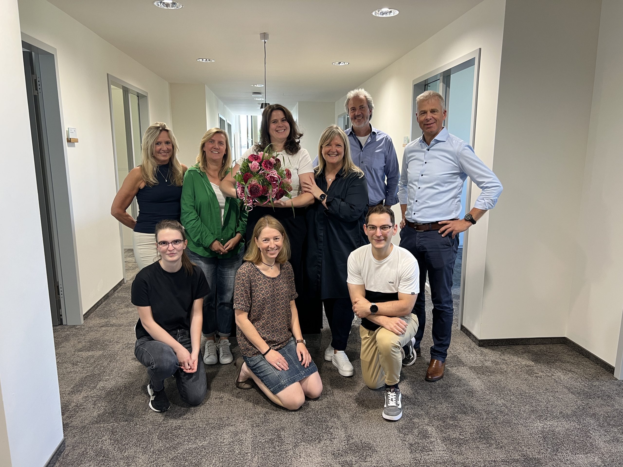 Jubiläum Sabrina Karle mit HZI Brandschutz-Team und Wulf Zillinger.